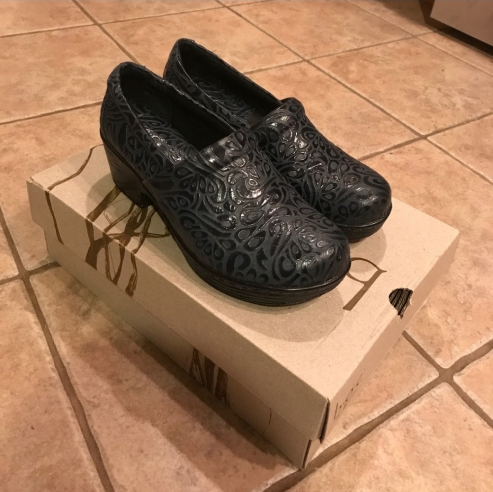 Nursing clogs - Picture 2 of 2